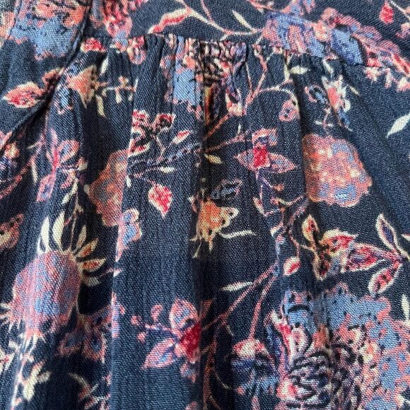 Purple floral pattern flowing top, blouse with roll tab sleeve - Picture 10 of 10